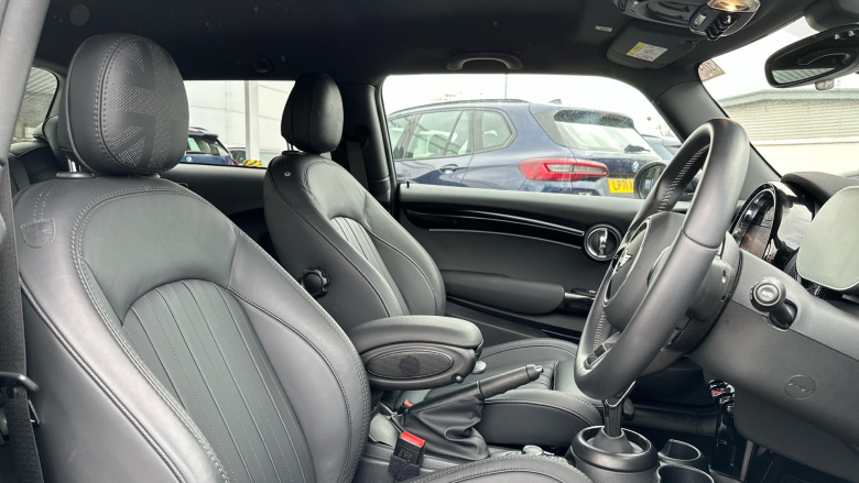 MINI Hatchback 1.5 Cooper Exclusive 3dr Auto Petrol Hatchback